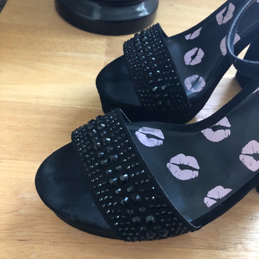 Heels - Picture 3 of 4